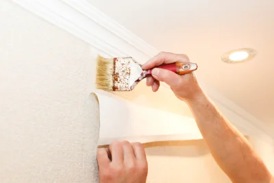 Pose de papier peint à Plouguenast-Langast — revêtements muraux et toiles de verre